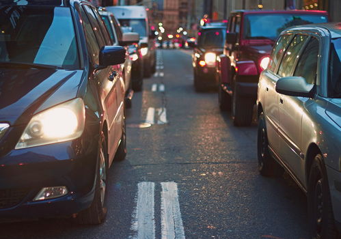 車企上半年普遍虧損，多方探索破局之道